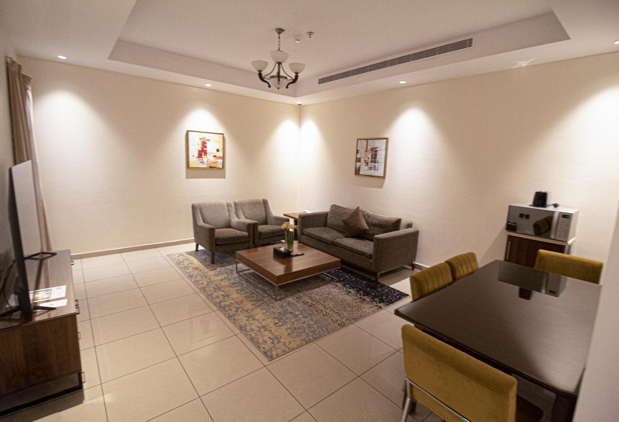Friesian Hotel Suites Dschidda Exterior foto